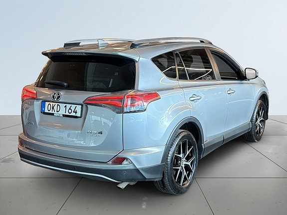 Toyota RAV4 6 of 18