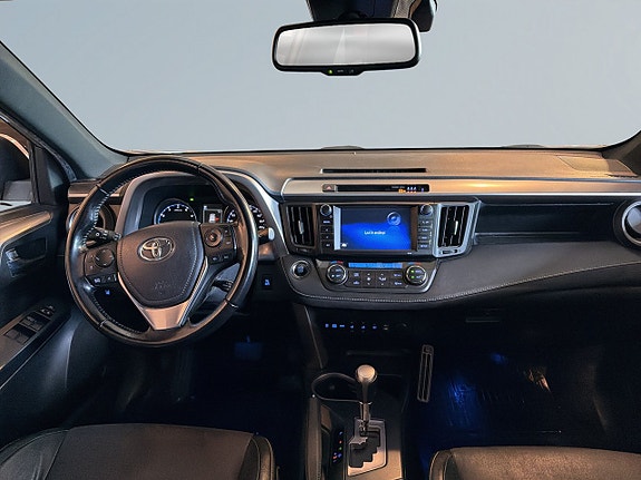 Toyota RAV4 8 of 18