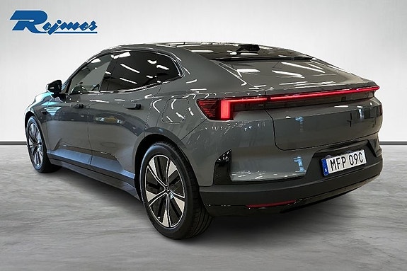 Polestar 4 2 of 18