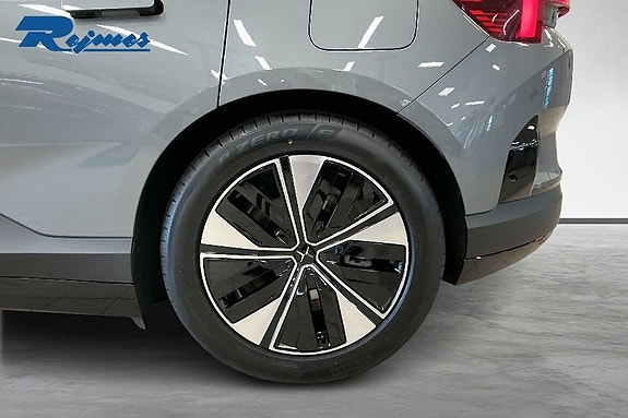 Polestar 4 15 of 18