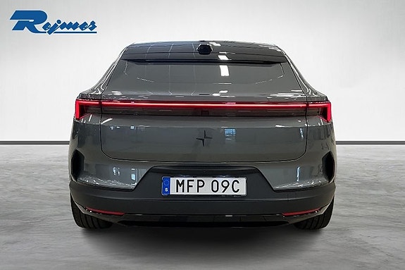 Polestar 4 4 of 18