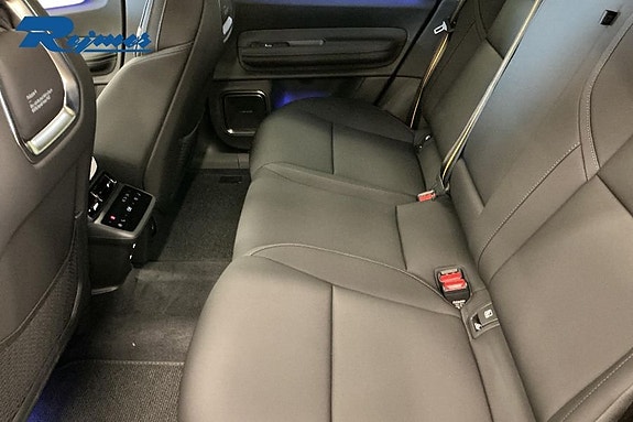 Polestar 4 13 of 18