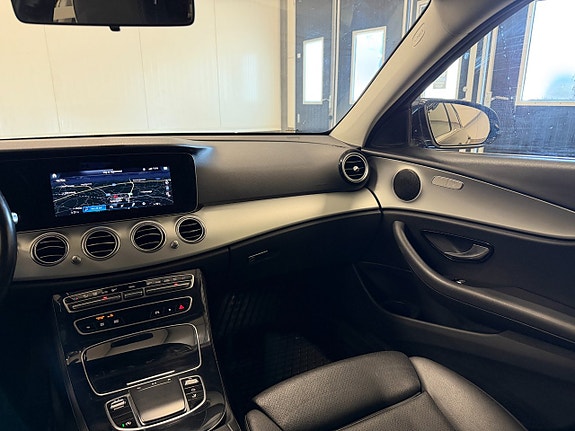 Mercedes-Benz E220 22 of 29