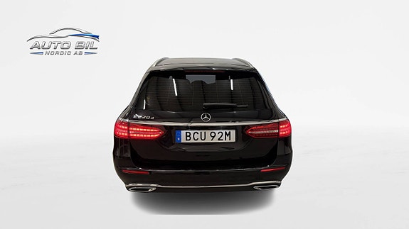 Mercedes-Benz E220 5 of 29
