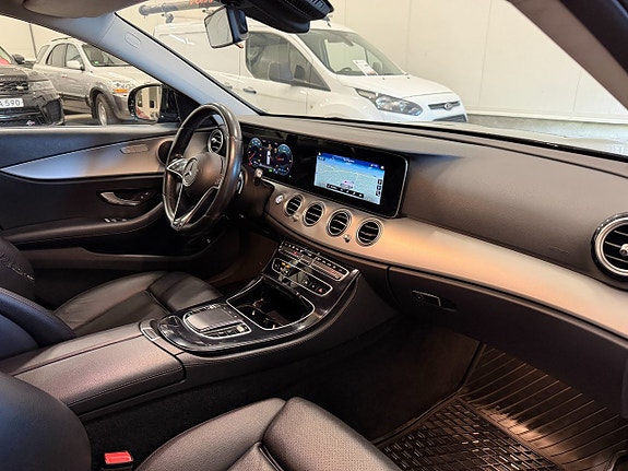 Mercedes-Benz E220 10 of 29