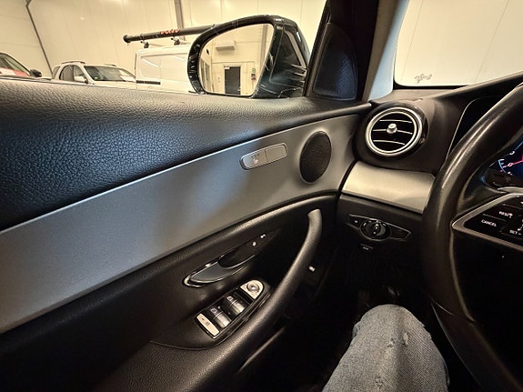 Mercedes-Benz E220 19 of 29