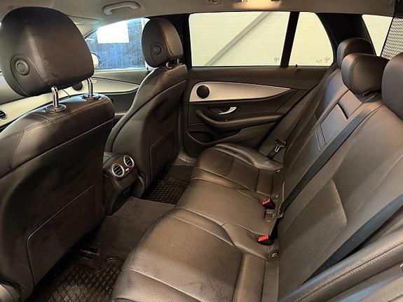 Mercedes-Benz E220 13 of 29