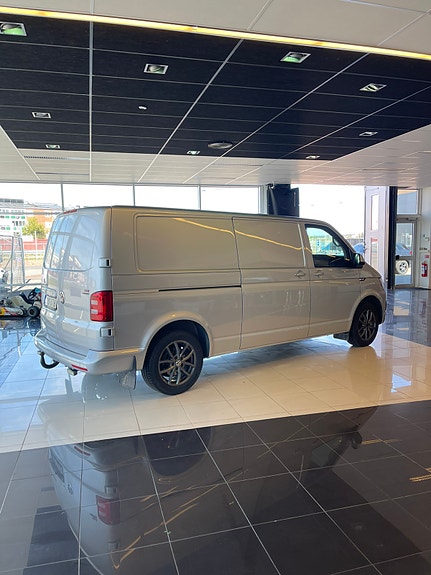Volkswagen Transporter 2 of 13