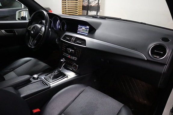 Mercedes-Benz C220 10 of 27