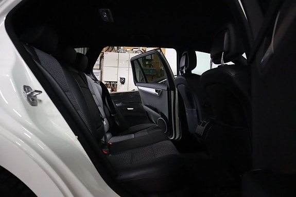 Mercedes-Benz C220 12 of 27