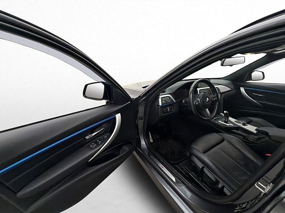 BMW 320i 10 of 30