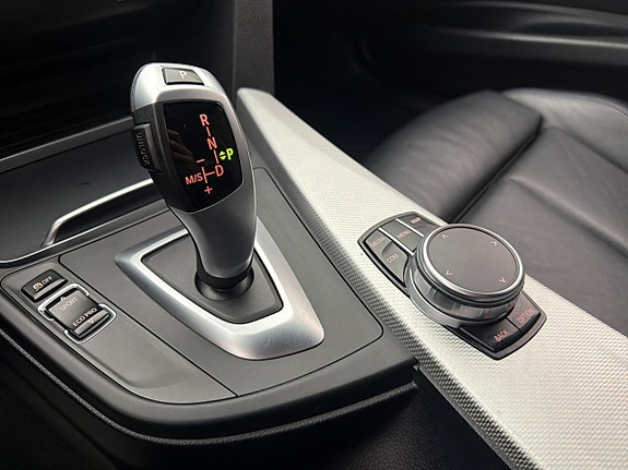 BMW 320i 22 of 30