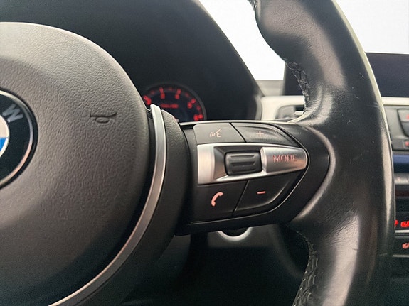 BMW 320i 16 of 30