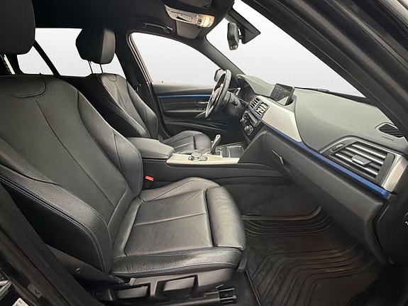 BMW 320i 25 of 30