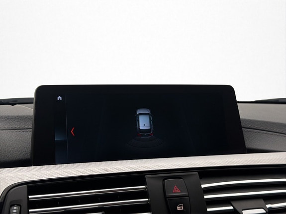 BMW 320i 18 of 30