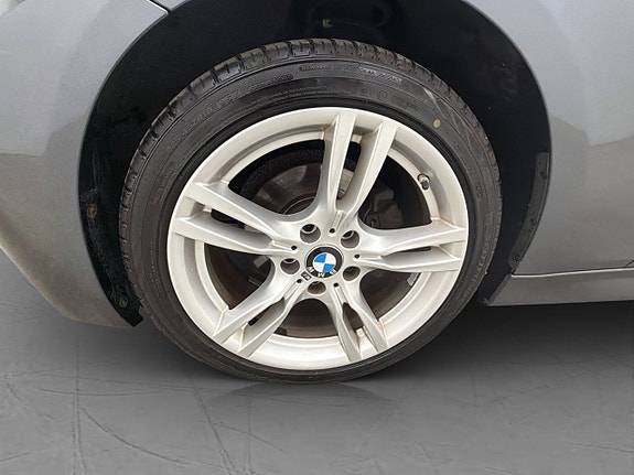 BMW 320i 29 of 30