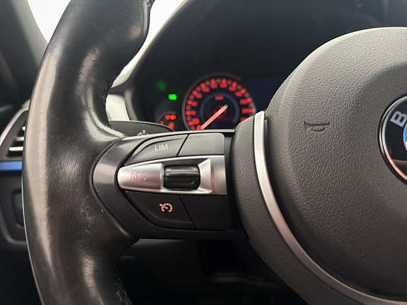 BMW 320i 15 of 30