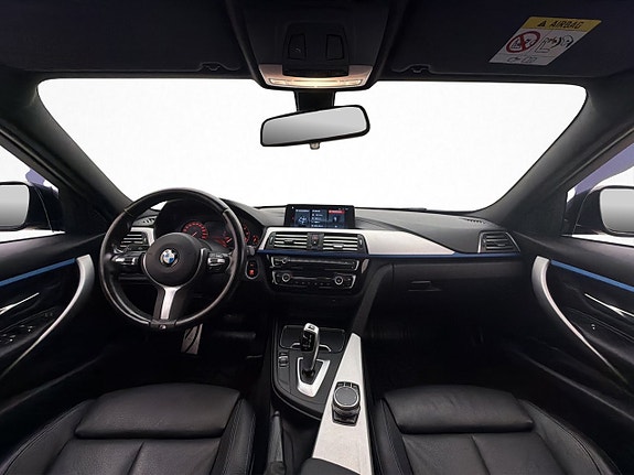 BMW 320i 12 of 30