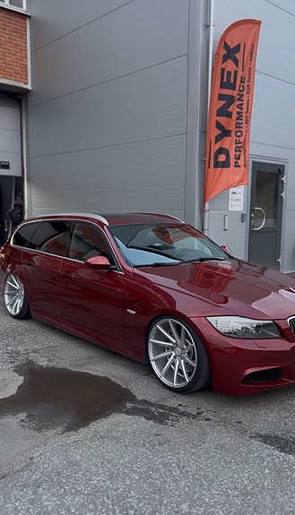 BMW 330d 2 of 13