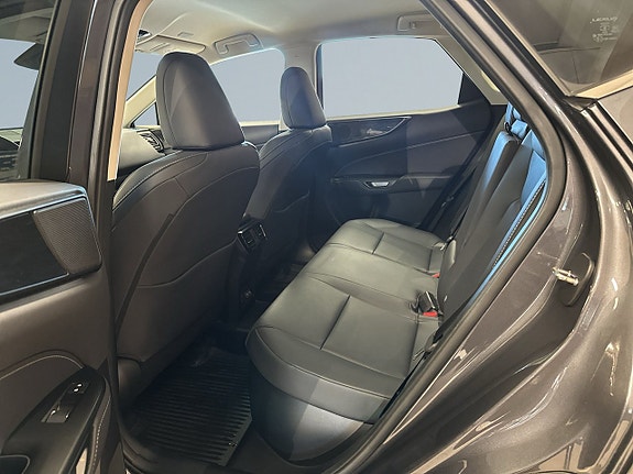 Lexus NX450h+ 13 of 19
