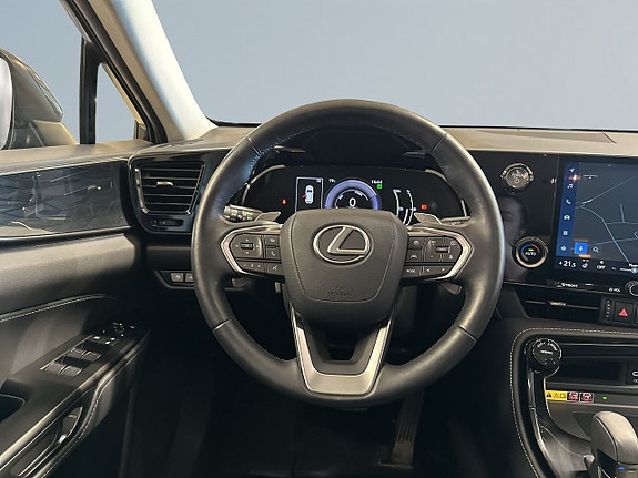 Lexus NX450h+ 9 of 19
