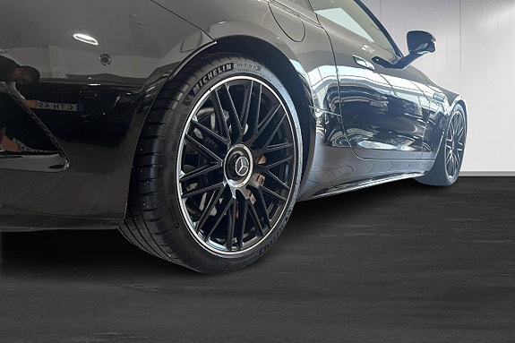 Mercedes-Benz AMG GT Coupe 5 of 11