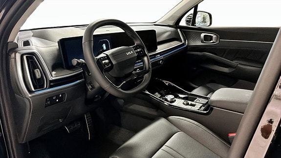 Kia Sorento 8 of 12