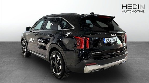 Kia Sorento 6 of 12