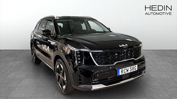 Kia Sorento 3 of 12
