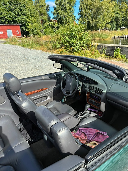 Chrysler Stratus 2 of 5