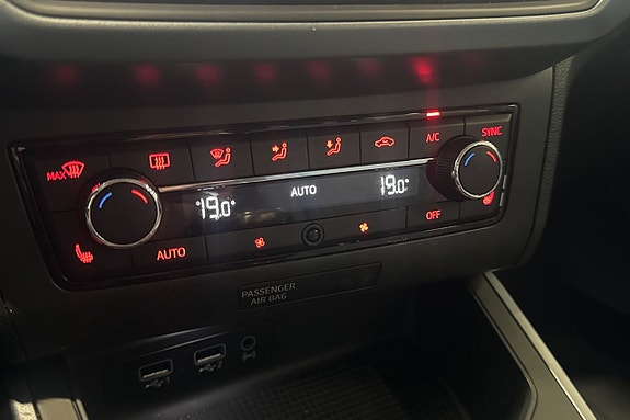 Seat Arona 16 of 22