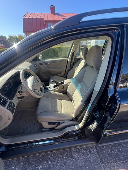 Volvo V70 7 of 8