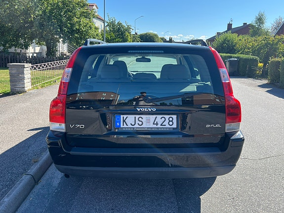 Volvo V70 2 of 8
