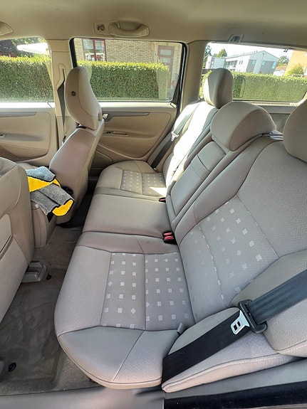 Volvo V70 6 of 8