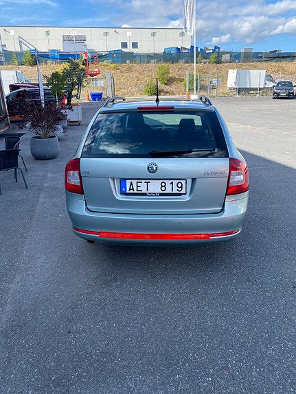 Skoda Octavia 5 of 9