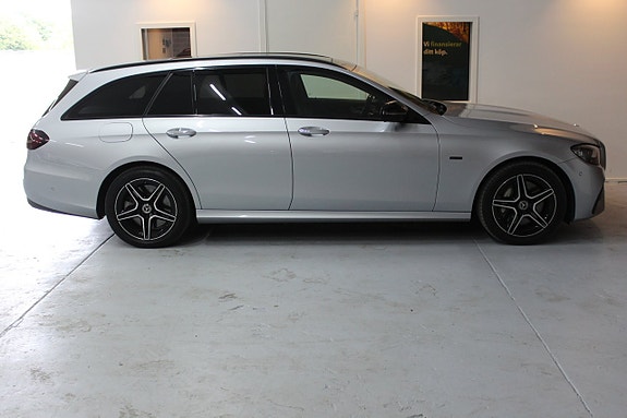 Mercedes-Benz E300 7 of 27