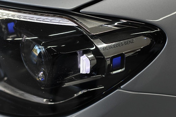 Mercedes-Benz E300 11 of 27