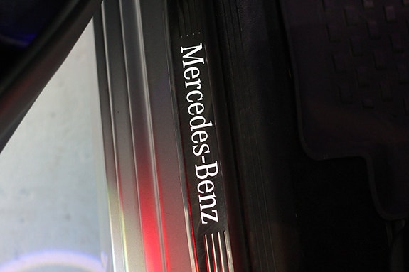 Mercedes-Benz E300 25 of 27