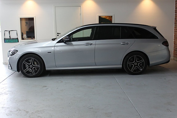Mercedes-Benz E300 8 of 27