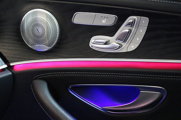 Mercedes-Benz E300 23 of 27