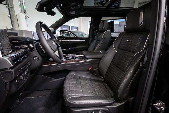 Cadillac Escalade 11 of 24