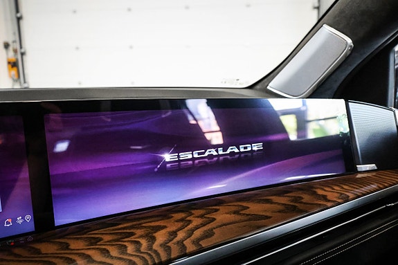 Cadillac Escalade 21 of 24