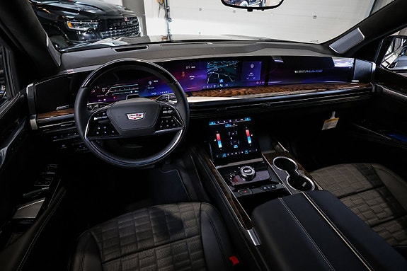 Cadillac Escalade 8 of 24