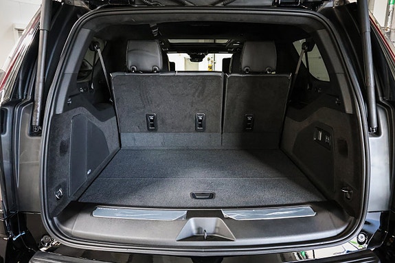 Cadillac Escalade 7 of 24