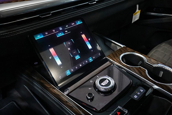 Cadillac Escalade 15 of 24