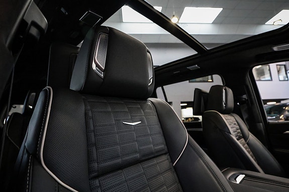 Cadillac Escalade 13 of 24