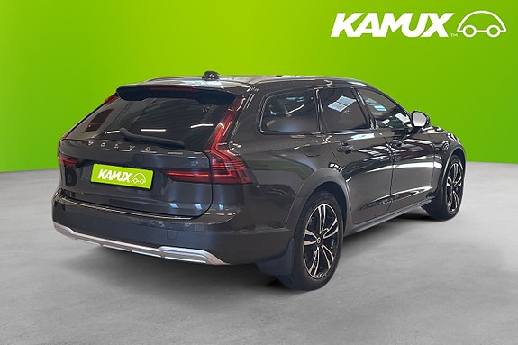 Volvo V90 Cross Country 4 of 26