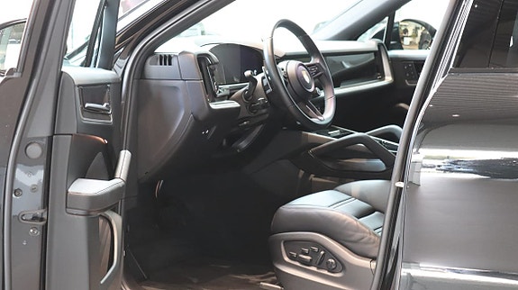 Porsche Cayenne Coupe 8 of 10