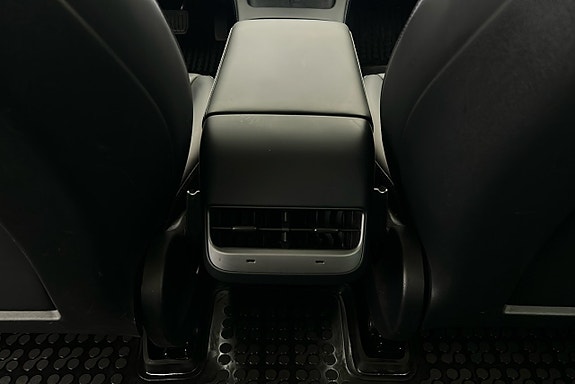 Tesla Model 3 21 of 24