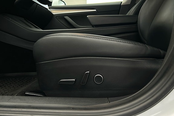 Tesla Model 3 15 of 24
